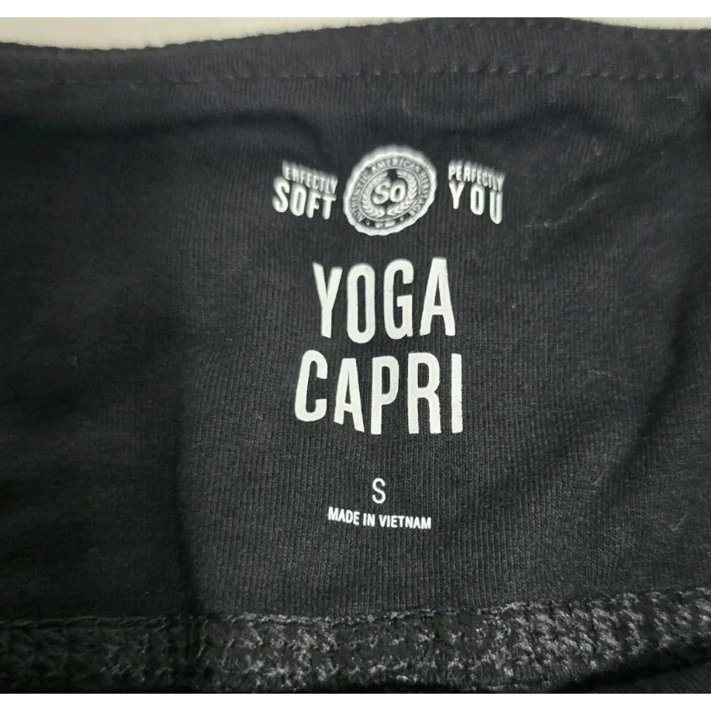 SO‎ Women's Small Black Yoga Capris